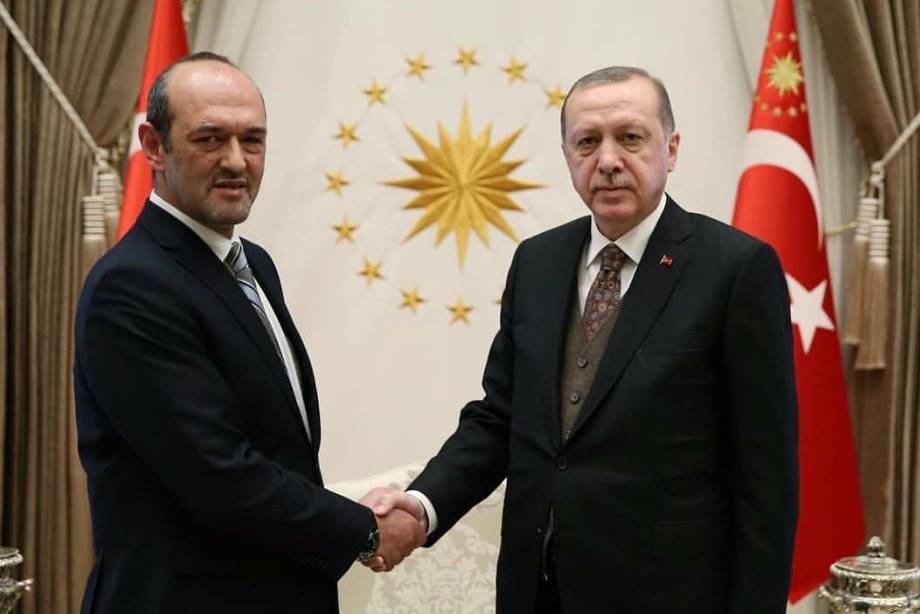 بالصور: السفير اللبناني بتركيا يسلّم أوراق اعتماده لأردوغان
