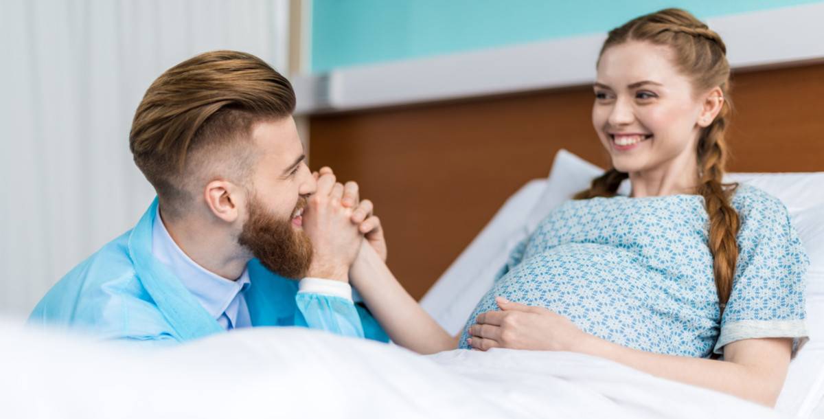 لماذا يُعتبر  إمساك الرجل ليد زوجتهِ أثناء الولادة هامٌ جداً؟
