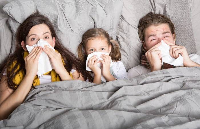 حيلة لم تفكروا بها يوماً للتخلص من السعال المزعج ليلاً.. جربوها