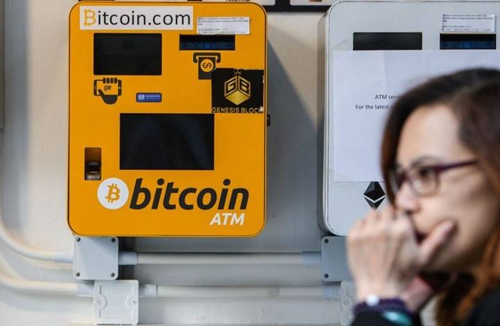 "بيتكوين" تخسر 50% في أسبوعين