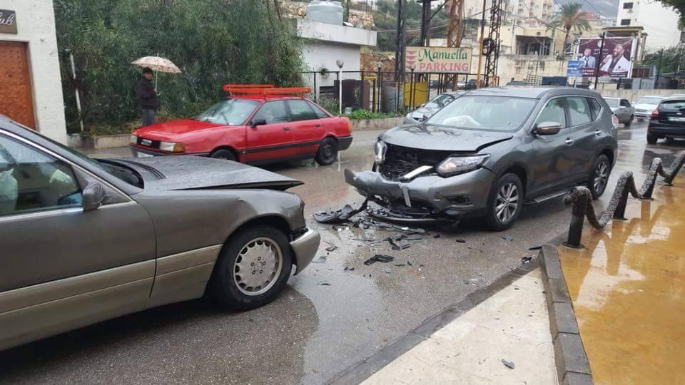 جريح في حادث سير على الطريق البحرية في غزير
