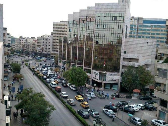 دمشق امنة لكن كل مترين رجل مخابرات مسلح بثياب مدني