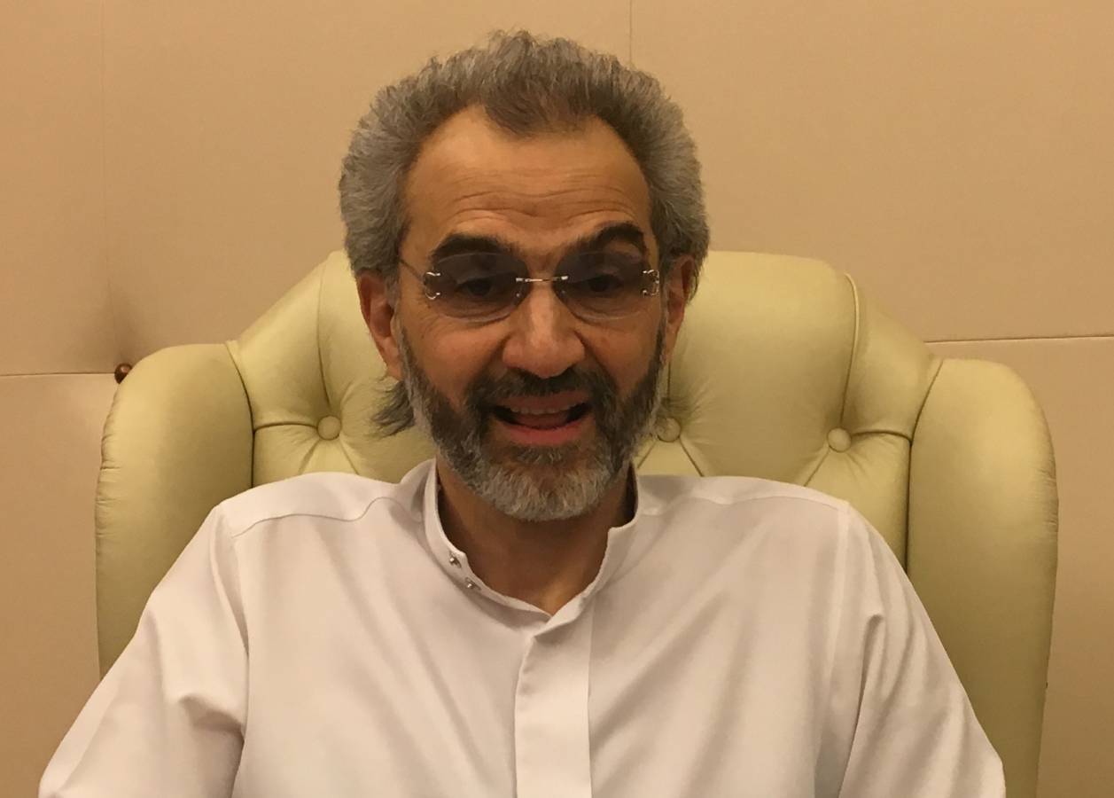 اول ظهور على الفيديو للأمير وليد بن طلال بعد الإفراج عنه بعدما دفع ٧ مليارات دولار نقداً