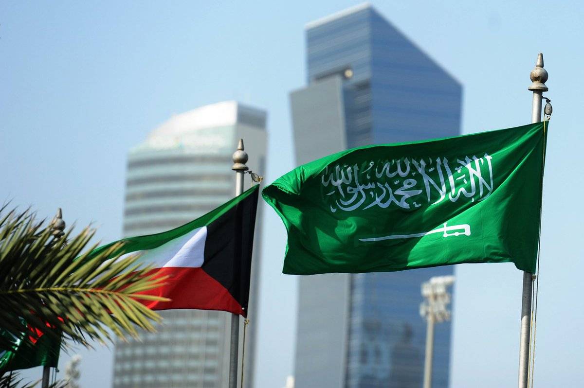 وزير الإعلام الكويتي يحذر من الإساءة للسعودية
