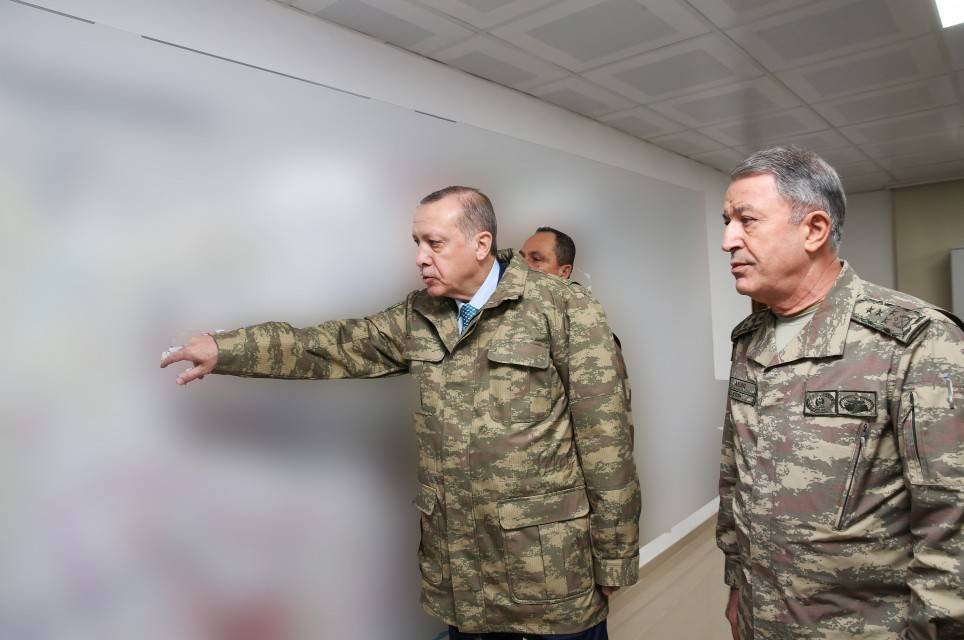 بالصور.. أردوغان قرب عفرين باللباس العسكري!