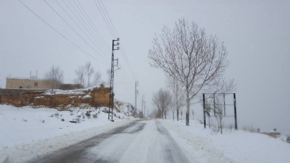 طريق ترشيش زحلة مقطوعة بسبب الجليد