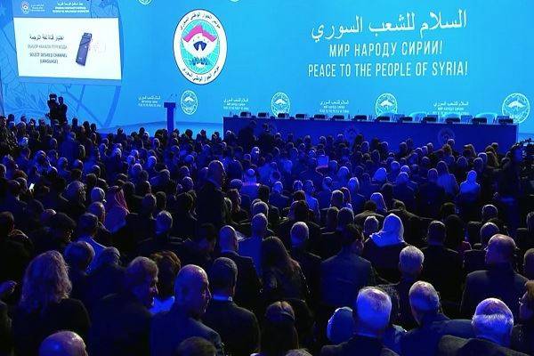 فيديو- بلبلة وصراخ ..ماذا يحدث في مؤتمر سوتشي؟