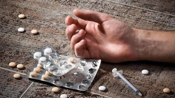 جرعة زائدة وعملة مزورة.. الجيش يعثر على شاب في سهل الحمودية!