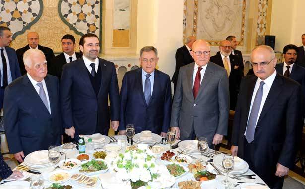 الحريري كرّمه : «ريّس» بقلوبنا على طول
القصّار : أوصيكم بالحفاظ على الوحدة الوطنيّة
لأجل لبنان فوق المذهبيّة والطائفيّة والمناطقيّة