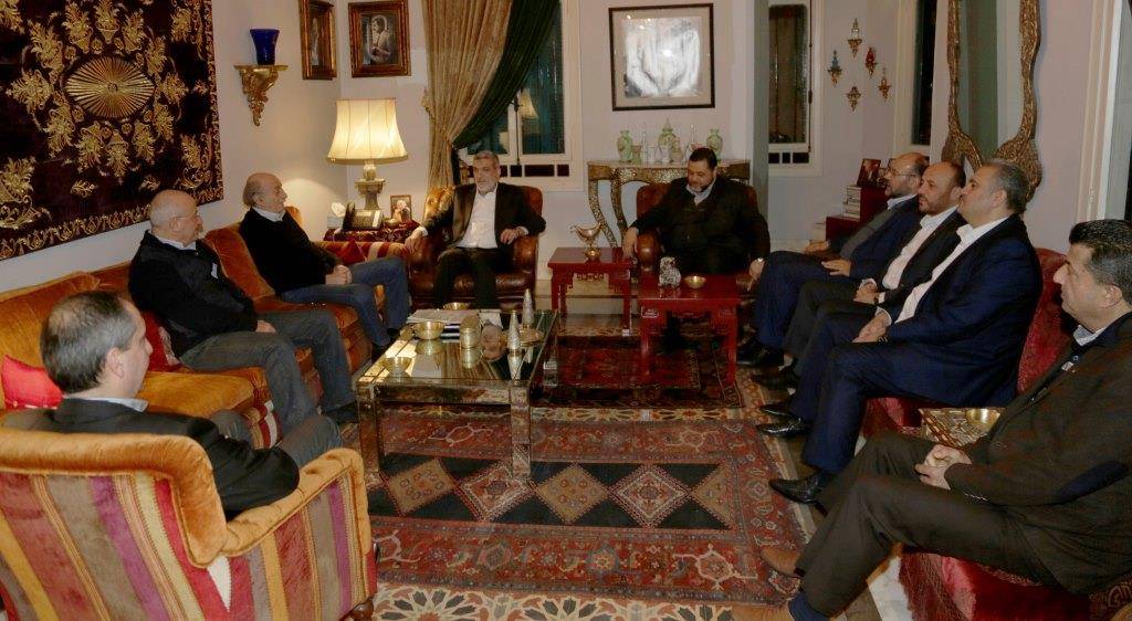 جنبلاط عرض مع وفد من حماس الأوضاع الفلسطينية والتطورات في المنطقة