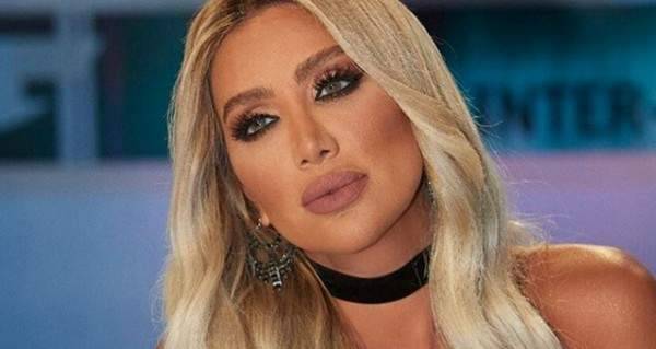 بالصورة- ماذا تفعل مايا دياب مع السنيورة؟!