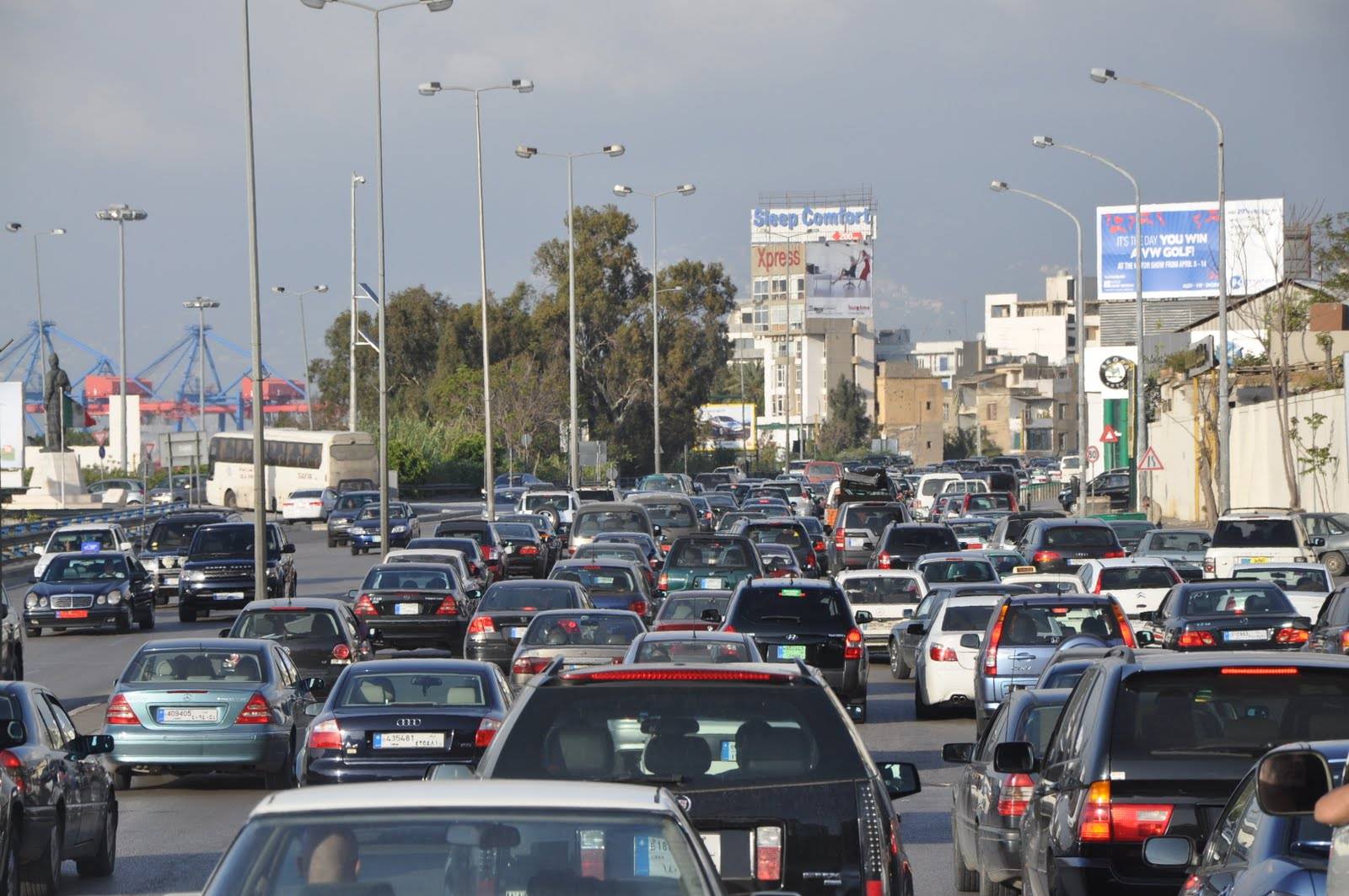 كيف علّق رئيس اتحاد قطاعات النقل البري على ​قانون السير الجديد؟