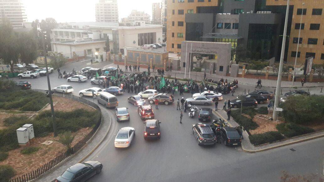 ماذا يجري امام وزارة التربية؟