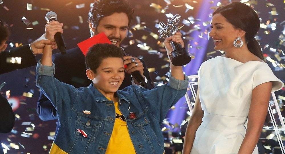 بالفيديو: لحظة فوز المغربي حمزة لبيض بلقب "ذا فويس كيدز"