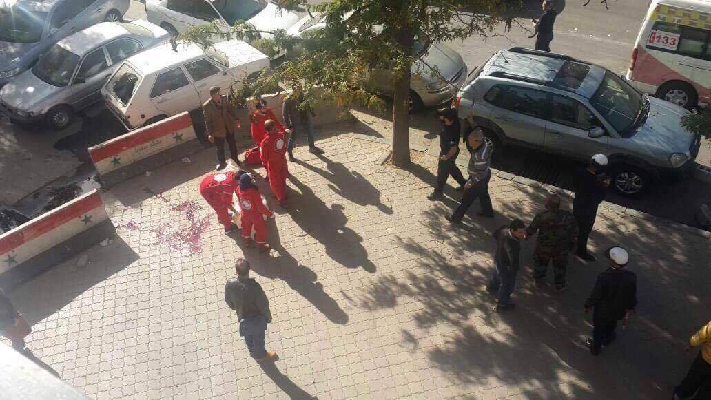 قتيل و7 إصابات جراء سقوط قذيفة على حافلة ركاب في حي باب توما بدمشق
