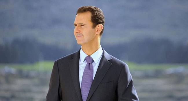 بالصورة - الرئيس الأسد يفاجئ أحد المواطنين بشوارع دمشق