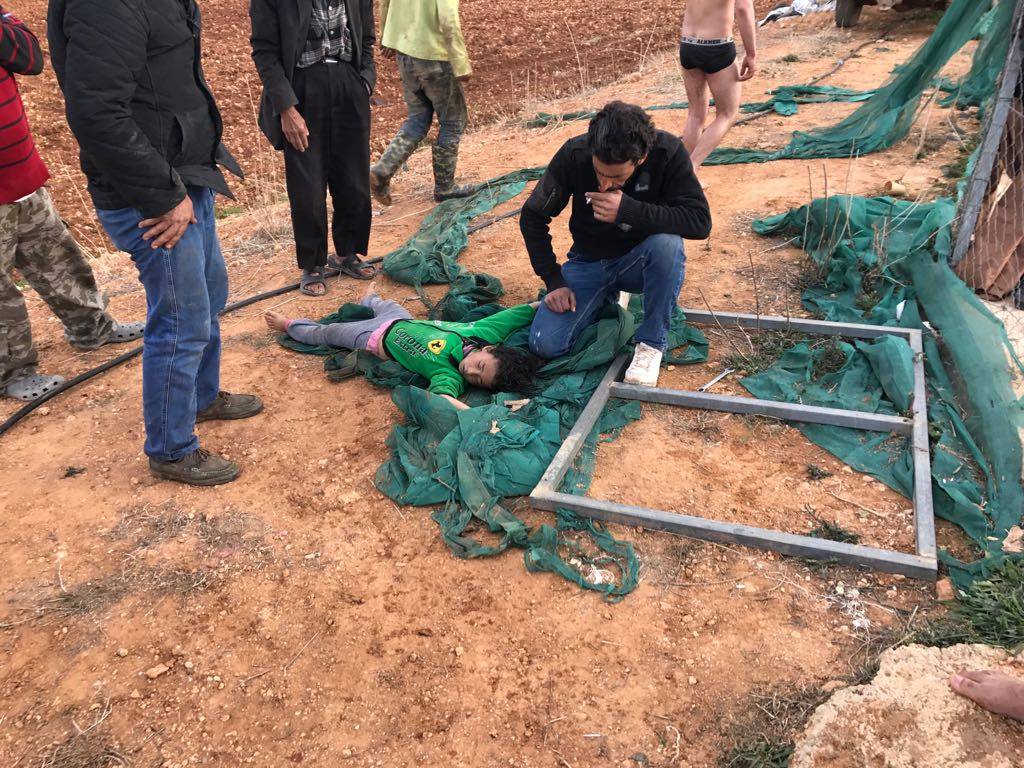 بالصورة..انتشال جثة طفلة سورية من بركة زراعية