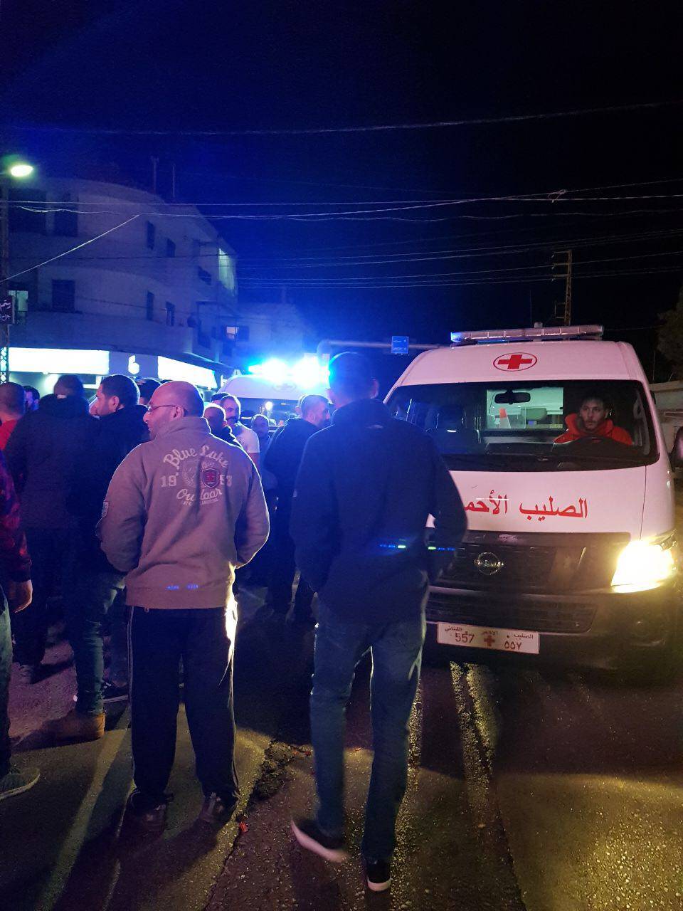 جريح في حادث سير على مستديرة كفرعقا
