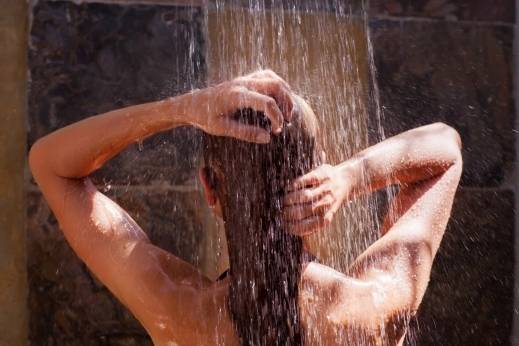 أيهما أفضل.. الاستحمام ليلاً أم نهارًا؟