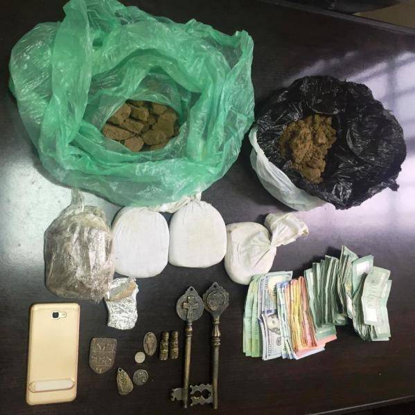 يروّج المخدرات في الزلقا فوقع في قبضة قسم المباحث الجنائية العامة