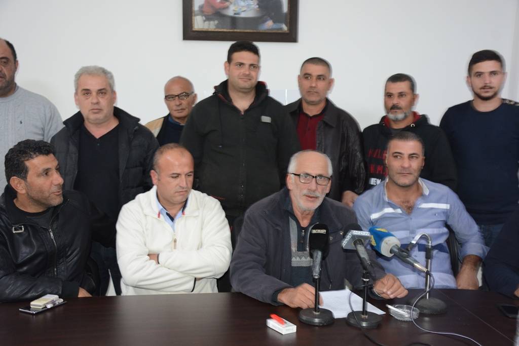 نقابة سائقي النقل البري في الجنوب تهدد بالإضراب المفتوح واقفال الطرقات