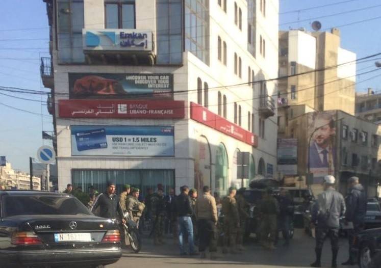بالصورة.. صدمتها سيارة اثناء عبورها الطريق في طرابلس