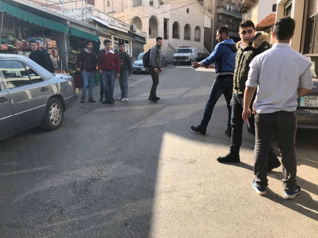 في زحلة: قادا بطريقة جنونية أمام مدرسة.. فدهسا 3 طلاب