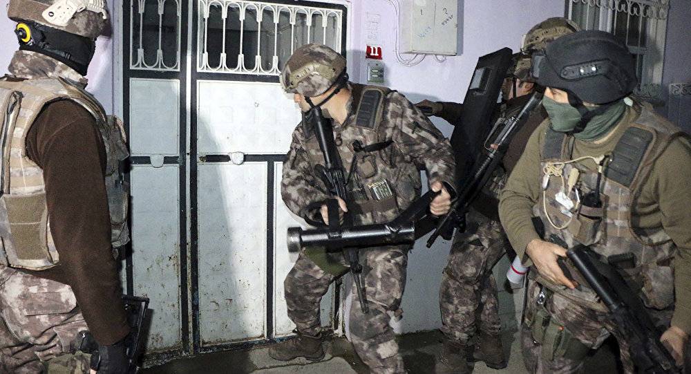تركيا تعتقل 48 شخصا يشتبه بانتمائهم لتنظيم 