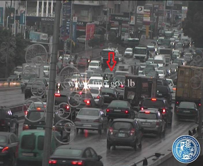 جريح في حادث تصادم بين 5 سيارات على جسر الدورة
