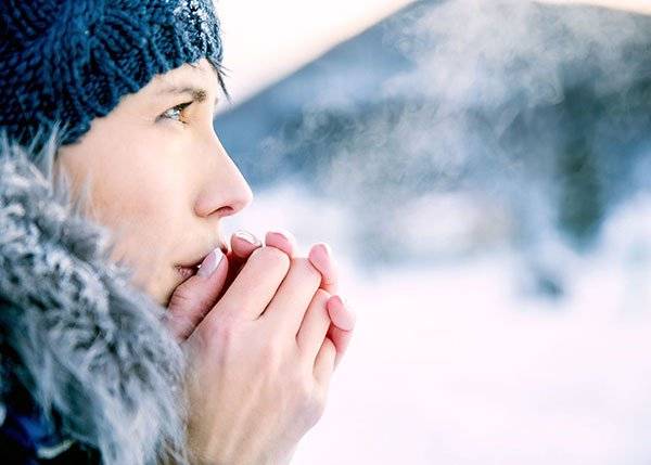 لماذا تشعر المرأة بالبرد أكثر من الرجل؟