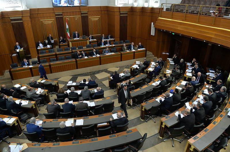 بالفيديو.. في لبنان: لتكون نائباً لست بحاجةٍ لشهادة!