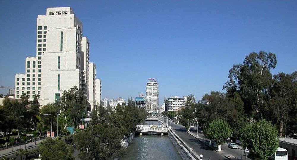 سقوط قذيفة على فندق بدمشق! (فيديو)