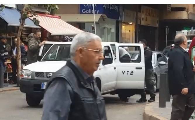 فوج حرس بيروت يوقف متسوّلين في الحمرا.. شاهدوا الفيديو