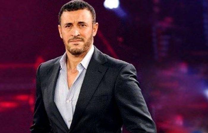 فيديو رائع بين كاظم الساهر ومعجبة.. شاهدوا ماذا حصل على المسرح
