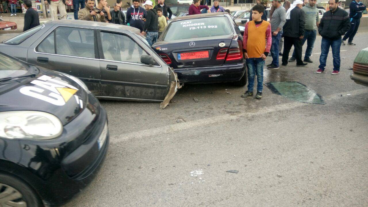 بالصورة..انشطار سيارة الى نصفين جراء حادث اصطدام
