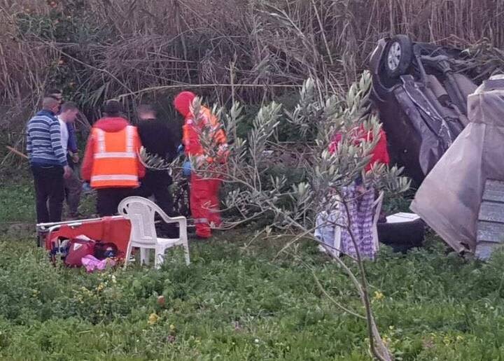 3 جرحى بانقلاب سيارة على اوتوستراد البترون
