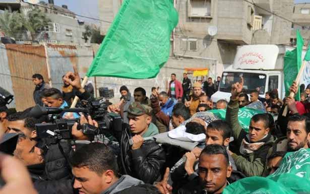 العثور على جثّتين فلسطينيّين بعد غارات إسرائيلية جنوب غزّة