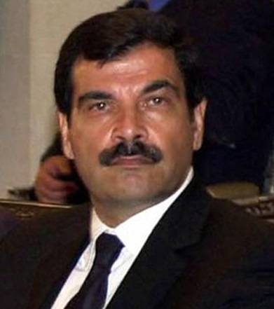 لو كان العماد آصف شوكت حيا لما استمرت المؤامرة في سوريا
كم كان يعرف العماد شوكت من اسرار وحفظها حتى استشهاده