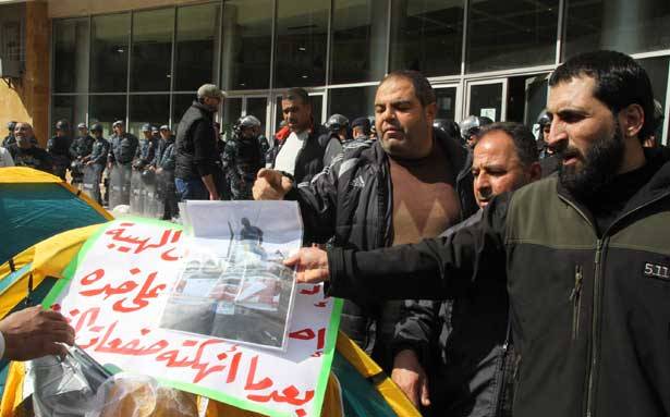 إضراب للمياومين في «الكهرباء» تخلّله تدافع مع القوى الأمنيّة