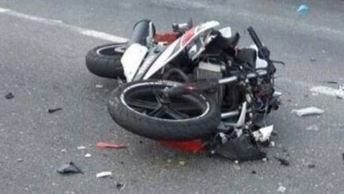 تعرض دراجة نارية لحادث إنزلاق