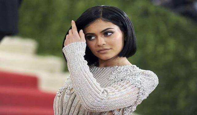 تغريدة من شقيقة كارداشيان تكبد "سناب شات" خسائر بقيمة 1.3 مليار دولار