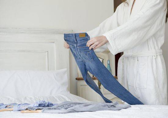 ملابس وأغراض منزلية مكانها الحقيقي في الثلاجة..الجينز والوسادة من بينها!