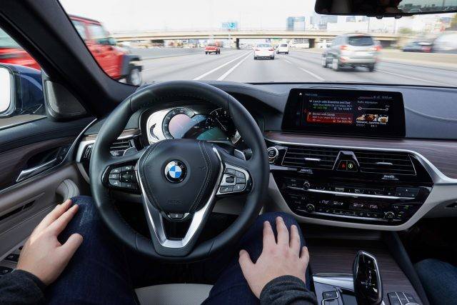 في عكار.. خرجت الـ"BMW" عن مسارها وشطرت عمودًا الى نصفين!