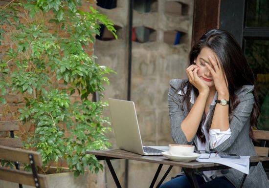 كيف تعبّرين عن حزنك بحسب برجك؟