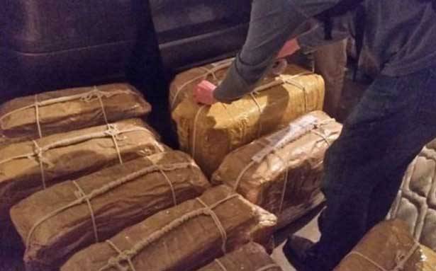 إحباط محاولة لتهريب الكوكايين باستخدام حقيبة دبلوماسية روسية