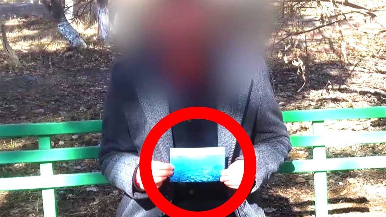 بالفيديو- رجل يدّعي أنه "يسافر عبر الزمن" ولديه صور عن المستقبل!!