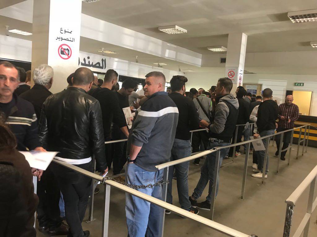شاهدوا  معاناة المواطنين خلال الانتظار في الطوابير قبل الوصول الى مكان المعاينة الميكانيكية