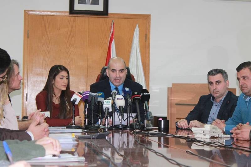 لحود عرض خطة الزراعة لمكافحة الكلب
