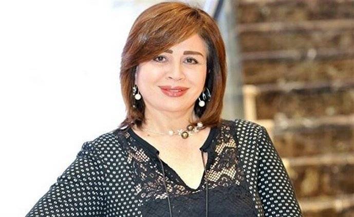 الهام شاهين تثير الجدل بارتدائها البرقع!