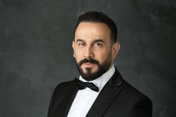 بالفيديو: قصي خولي ينتف حاجبيه!